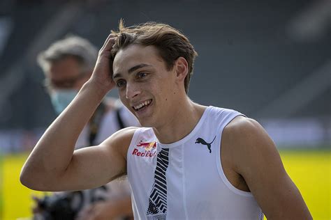 He popped over his opening height of 5.50m on his second try, then passed straight to 5.70m, which he cleared on his first attempt. Lafayette's Mondo Duplantis Sets Outdoor Pole Vault Record ...
