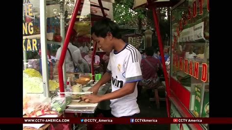 indonesia s middle class faces increasing risk of poverty youtube