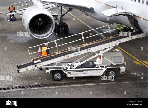 Baggage Handlers Loading United Airlines Boeing 757 At Belfast