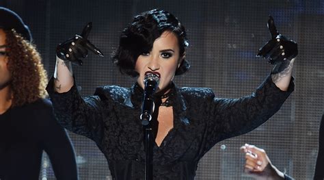 demi lovato s amas 2015 ‘confident performance video watch now 2015 american music awards