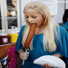 Sausage Hungry GIF Sausage Hungry Yummy Découvrir et partager des GIF