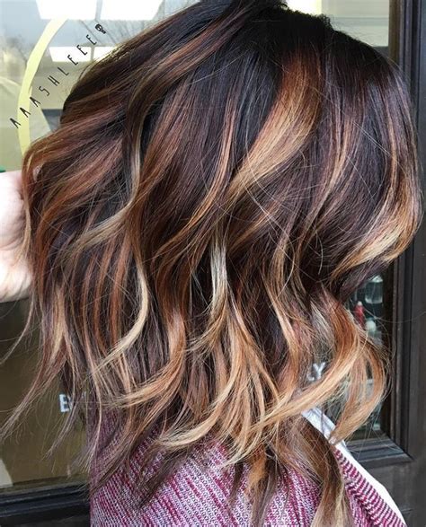 While the roots have been left dark, the caramel highlights have been used around the edges of the curls to enhance the volume and the radiance of the hair. 11+ Best Dark Brown Hair with Caramel Highlights | Ombre ...