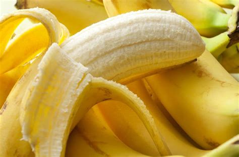 Why You Should Always Eat Those Weird Strings On Your Banana