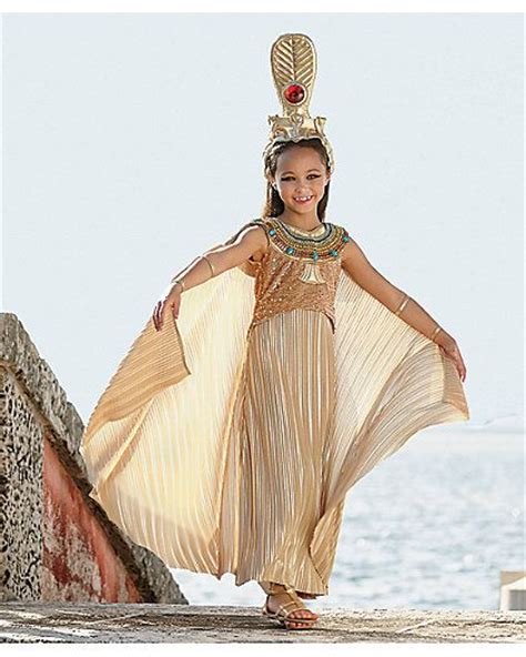 Srdc (rdc) perform 'shadows of the ancient empire' egyptian belly dance with an ancient air. golden cleopatra girl costume | Costumi di carnevale, Vestiti, Carnevale