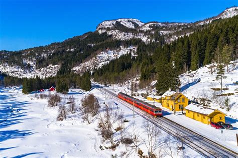 Get Cozy On These Scenic Train Rides This Winter Scenic Train Rides