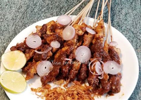 This is my wife's famous recipe! Indonesian Chicken Satay With Peanut Sauce Recipe by Fisiana Cahyadi (@Xian_cookingdiary) - Cookpad