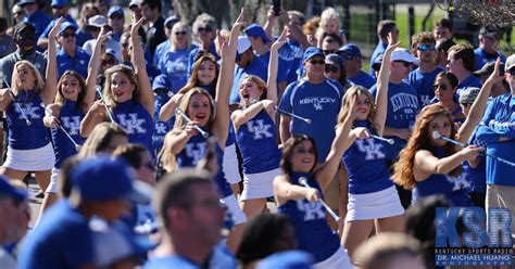 Kentucky Leads Iowa 13 3 At Halftime Of The Citrus Bowl On3