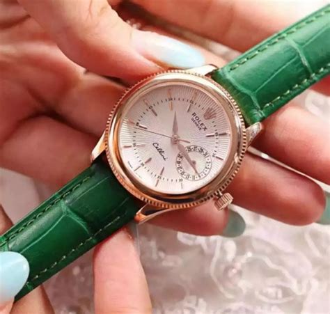 Jual jam tangan wanita murah, garansi, lengkap dari pusatnya. 15 jenama terbaik jam tangan wanita - penarafan (Top-15)