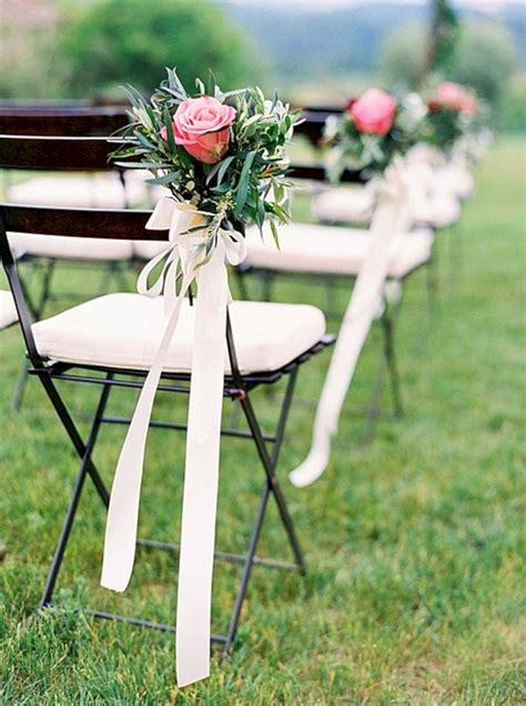 28 Amazing And Comfortable Backyard Wedding Chairs Design Ideas