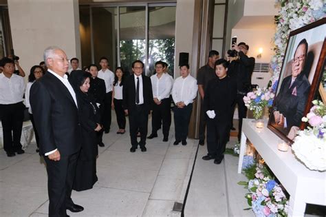 A malaysian chinese of kinmen and zhangzhou hokkien roots, yeoh tiong lay was the third eldest child in his family. Najib pays last respects to YTL founder at family ...