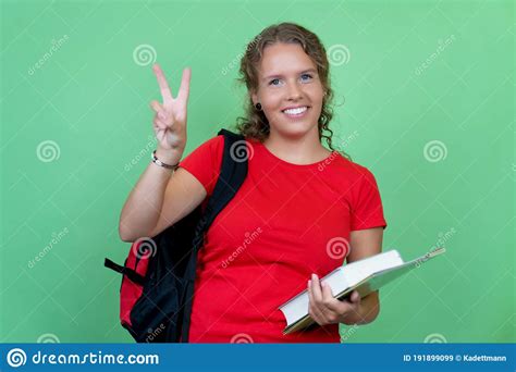 Jolie Tudiante Allemande Avec La Chemise Rouge Image Stock Image Du