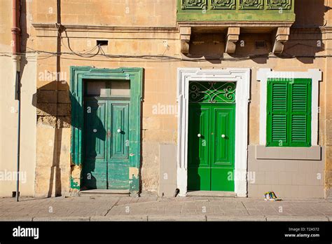 Green Wood Doors Hi Res Stock Photography And Images Alamy