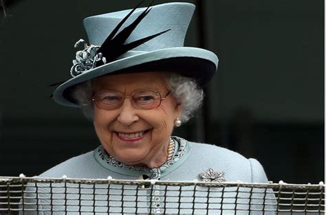 Isabel II cumple hoy 60 años como Reina de Inglaterra