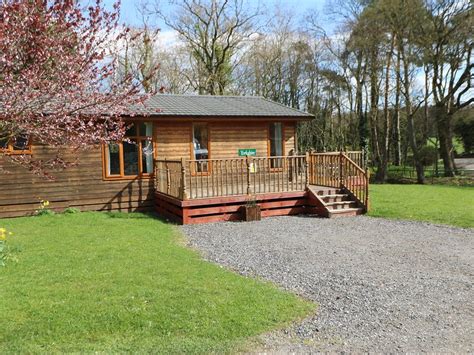 Luxury log cabins in whitby with private hot tubs the most popular hot holidays in whitby. YORKSHIRE LODGE, log cabin, ground floor, hot tub, pet ...