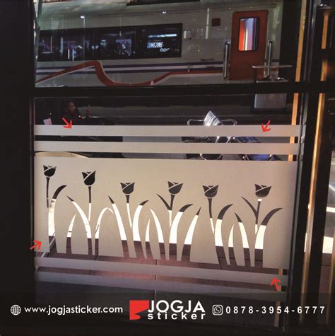 Alasan mengapa harus wisata jogja. Pemasangan Sticker Kaca Sandblast Motiv Cutting di Stasiun Tugu Jogja - Jogja Sticker