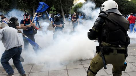 Greek Police Fire Teargas At Macedonia Protesters Times Of Oman