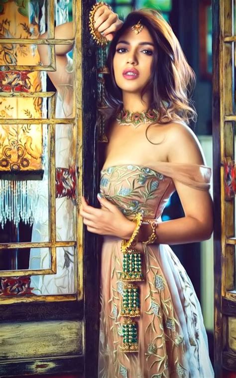 Bhumi pednekar in white saree at pati patni aur wohtrailer launch watch the video to know more. Gorgeous Bhumi Pednekar 4K Ultra HD Mobile Wallpaper