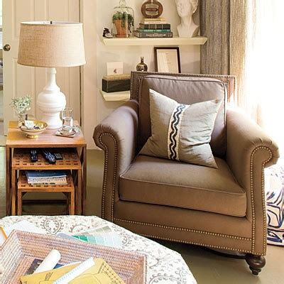 Need help figuring out how to decorate your room? Green Street: A Small Den