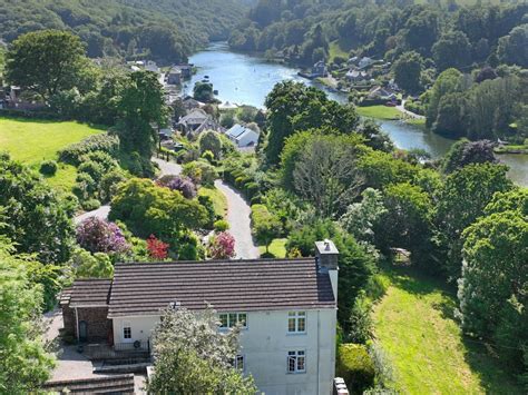 Jackson Stops Properties For Sale In Castle Cornwall