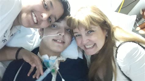 Petición · Mi Hijo Con Una Enfermedad Terminal Y Traqueotomizado La