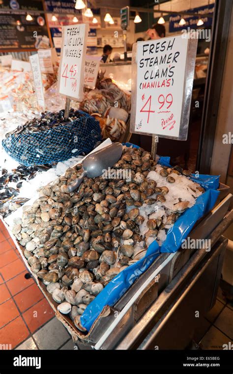 Pike Place Fish Market Seattle Seafood Stall Stock Photo Alamy