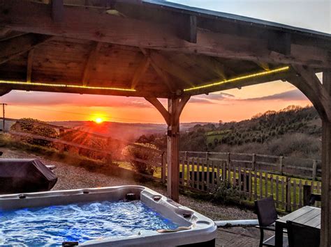 sunset from the private hot tub at kernock cottages cornwall hot tub holidays hot tub