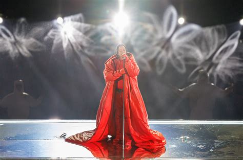 Rihannas Super Bowl Fashion Paid Tribute To André Leon Talley Billboard