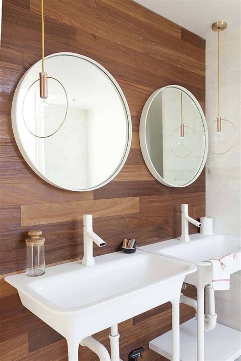 Crisp white mid century eclectic bathroom seems to be crisp as well as elegant looking washroom and this also seems to be very luxurious. 37 Amazing mid-century modern bathrooms to soak your senses