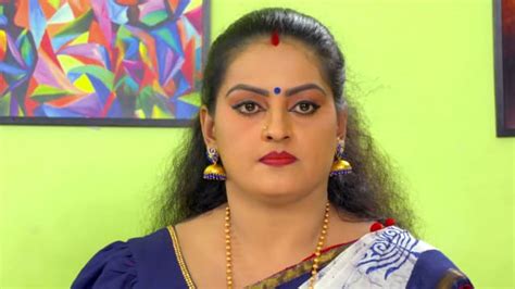 The show premiered first on 30 january 2017 on asianet channel and streaming on disney+ hotstar and last episode aired on 18. Watch Vanambadi TV Serial Episode 286 - Mohan Mocks ...
