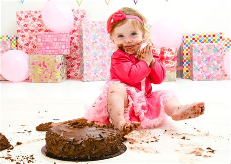 This way you don't hit them right at nap time or some weird time of the day where they are cranky and don't want to be in front of the camera. Cake Smash Photo shoots barnsley south yorkshire 1st Birthday