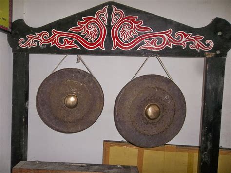 Alat musik hasapi merupakan alat musik petik khas tradisional batak. Gambar Alat Musik Tradisional Batak Pakpak