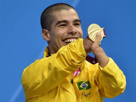 Na noite deste domingo, pela final dos 100m classe sb4, o maior medalhista brasileiro quem ficou com o bronze foi o colombiano moises fuentes garcia que terminou em 1min37s40. FC Assessoria Esportiva: Daniel Dias "passeia" nos 200 m ...