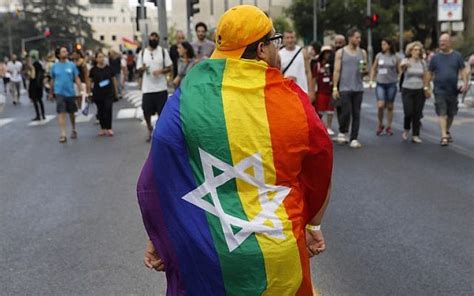 وزير التربية والتعليم يقول إنه تم تحريف تصريحاته بشأن علاج تحويل المثليين تايمز أوف إسرائيل