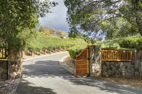 Napa Valley Mansion Has Its Own Vineyard And Wine Cellar