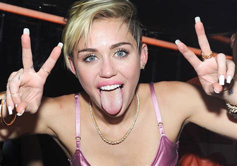 Miley Cyrus Poses Completely Naked For V Magazine Photos