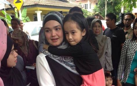 Secara ringkasnya, permohonan yang telah. Siti Nurhaliza Perjelaskan Isu Ambil Anak Angkat