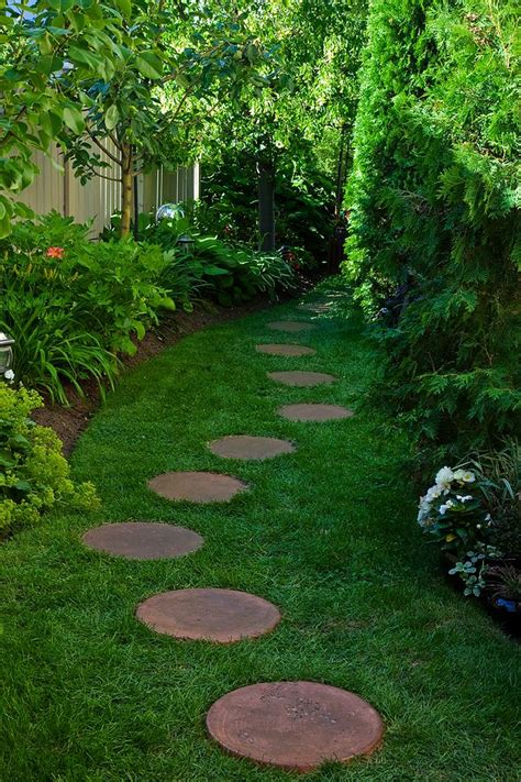 Innovative Stepping Stone Pathway Decor For Your Garden Homishome