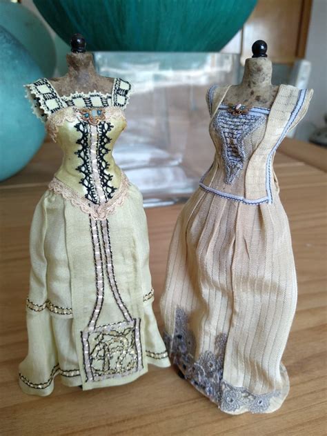 miniaturas de almudena gonzález dollhouse dresses dollhouse clothes miniature dress vitrine