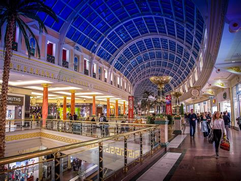 These are the secrets behind how shopping centres can make us spend £55 ...
