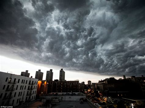 Superstorm Strikes East Coast At Least 300000 Without Power After
