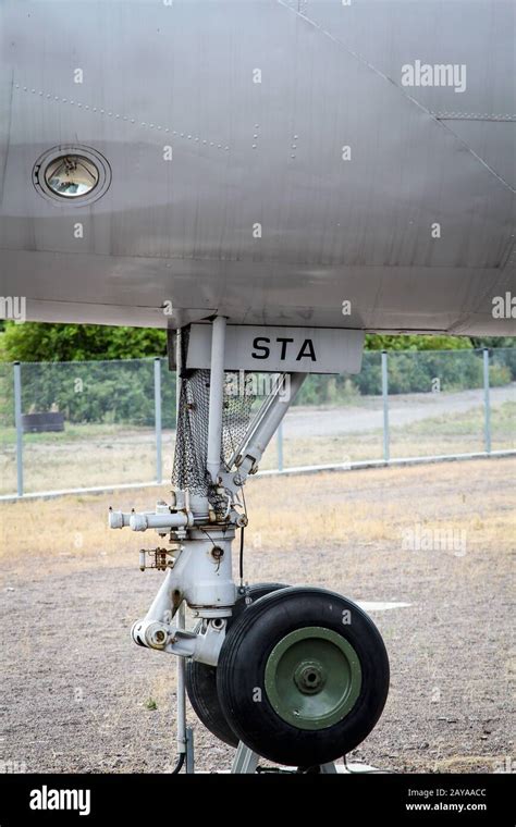 Detail View Of An Airplane Nose Wheel Of An Airplane Stock Photo Alamy