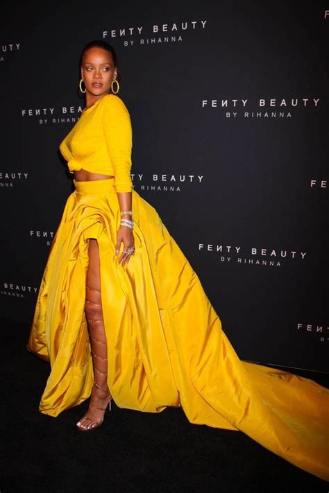 Rihanna Ses Looks Les Plus Extravagants Elle