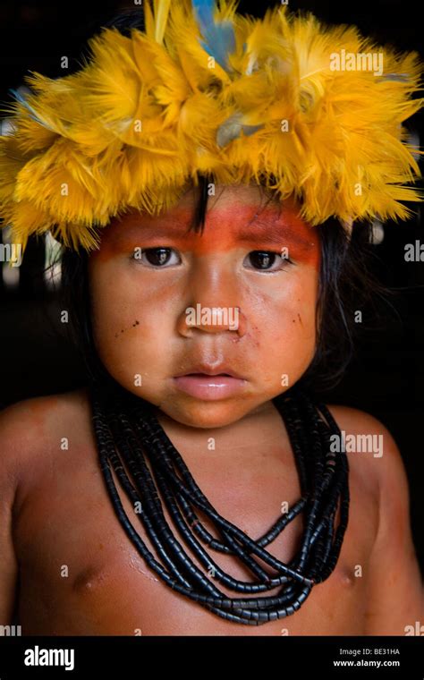 Kinder Der Xingu Indianer Gehen Zur Schule Gebaut Im Dorf Vom