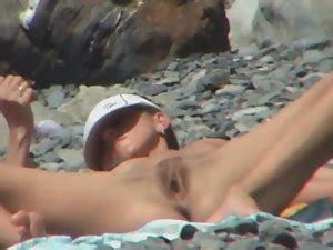 Pussy Opens While She Sunbathes Voyeurs HD