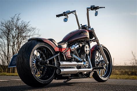 Custom Harley Davidson Blends Modern Cruiser Muscle With Classic Visual