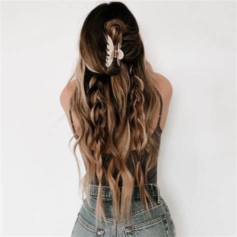 13 claw clip hairstyles that ll upgrade your everyday look