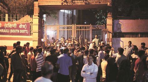 Delhi Police Register Fir Mehrauli Tense After Park Scuffle 4 Cops