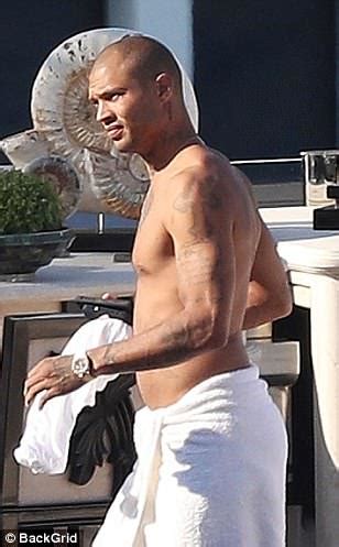Jeremy Meeks Girlfriend Pregnant Chloe Green Shows Off Her Bump Daily Mail Online