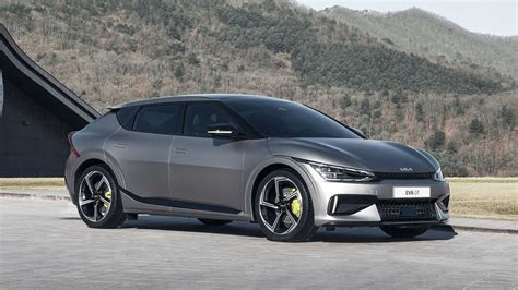 The dashboard is pretty uncluttered, save for a large infotainment the kia ev6 has 520 litres of boot space in the back, with an extra bit of storage under the bonnet that's. Nuove Kia EV6, EV6 GT-Line, EV6 GT 2021: il listino prezzi ...