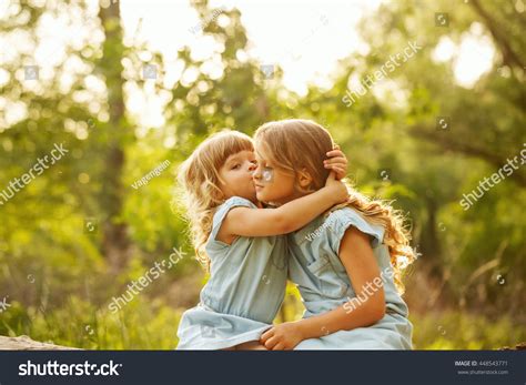 Two Cute Little Sisters Hugging Park ภาพสต็อก 448543771 Shutterstock
